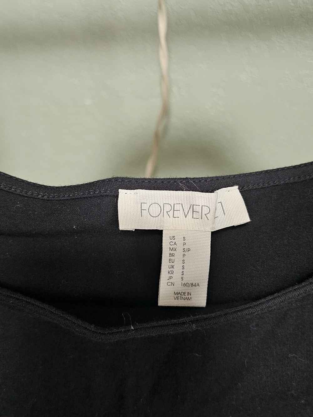 Forever 21 Black Top - Classic Crew Neck